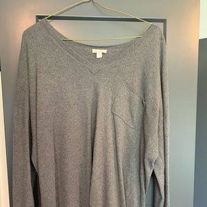 Long sleeve, slight v-neck